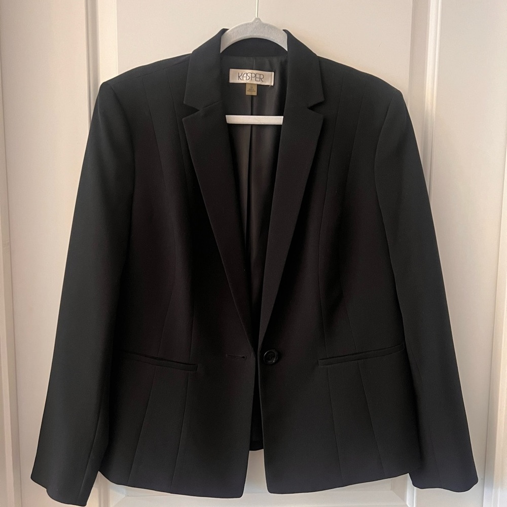 Kasper - Black Pants Suit- Excellent Condition - Size 14